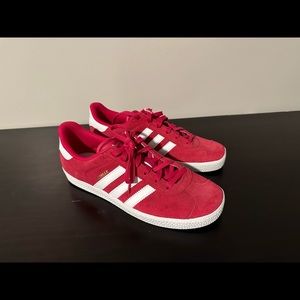 Dark pink Adidas Gazelle size 5 kids/7 women’s EUC